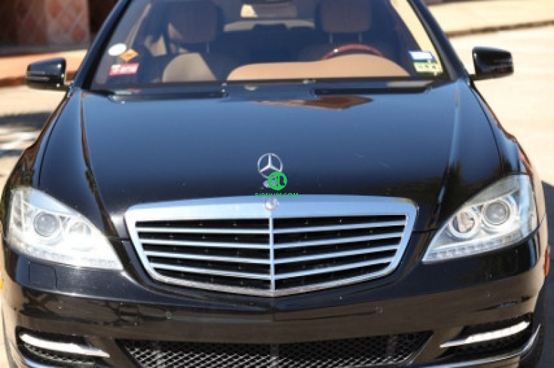 Mercedes-Benz S550 Sedan
