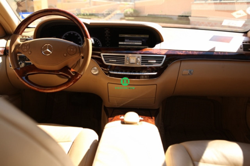 Mercedes-Benz S550 Sedan
