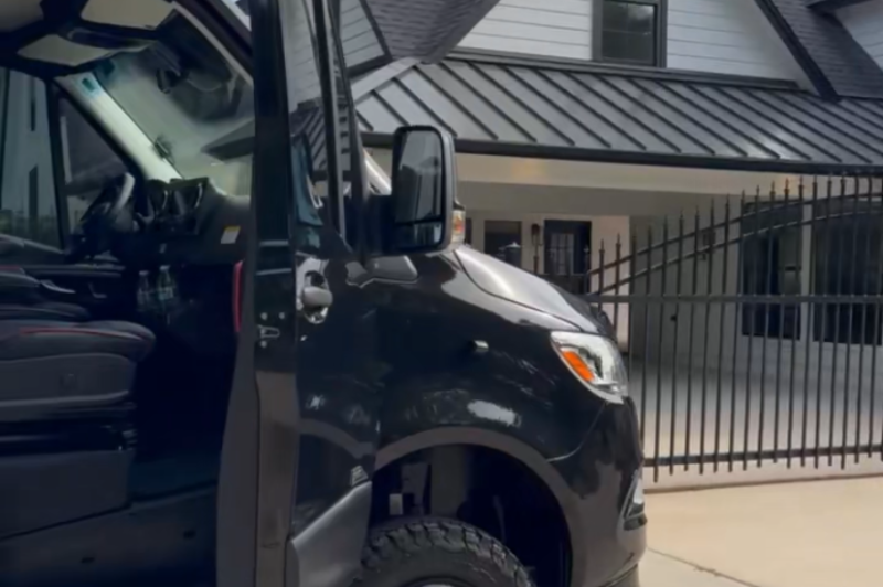 Mercedes-Benz Sprinter Limo Van