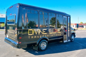 15 Passenger Divine Luxe Party Bus